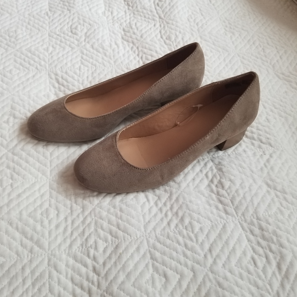 Taupe suede demi-heels